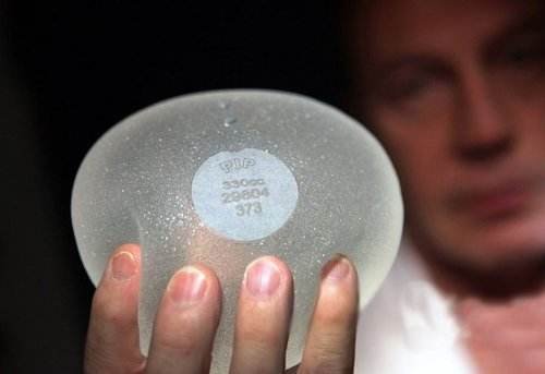 隆胸填充物引发癌症被召回,未流入市场前没做过相关安全检测吗?