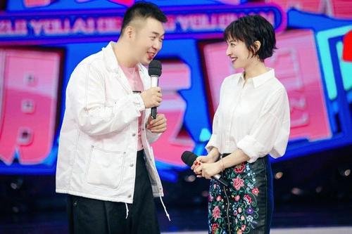 吴昕晒九宫格庆生照,海涛坐C位与她合照,两人的感情为何如此好?