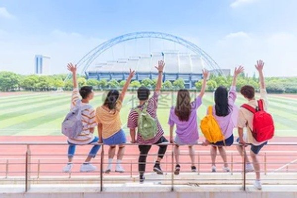 微博热议聊城大学学生坠亡事件,如何确保大学生心理健康?