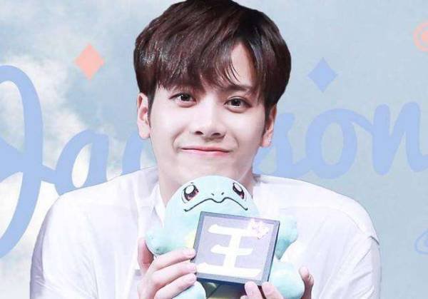 王嘉尔疑质私生饭“泄密”,应该如何对付这样的私生饭?