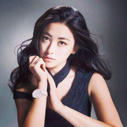 朱珠的家庭背景很厉害,爷爷是少将吗?