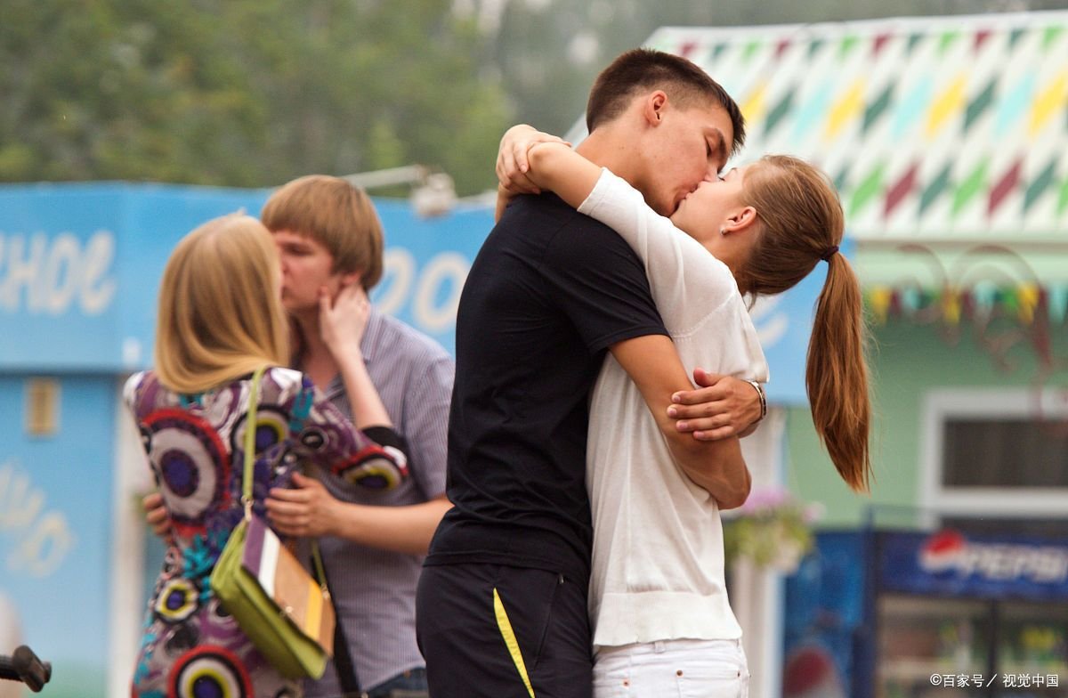 男人心里有你,会很自然的流露出哪些爱的“信号”,藏不住的?