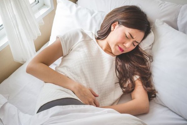 郑州怀八胞胎女子年仅18岁，事件的背后有着怎样的故事？