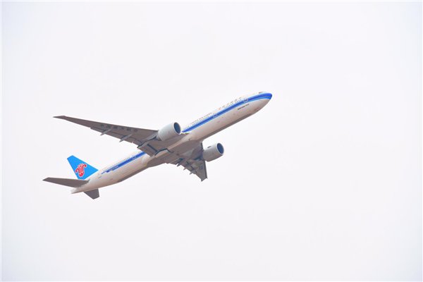 某航班因乘客拒戴口罩延误1小时，此事件的原委是什么？