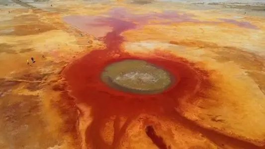 航拍的柴达木盆地“恶魔之眼”长什么样子？