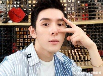 李佳琦抽烟上热搜有点冤，还好他回应的很及时，那算合理吗？