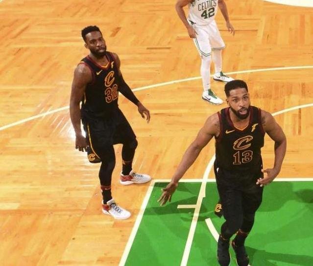 猜NBA名场面：只看意外入镜球员，你能猜出这是哪5次著名隔扣吗？