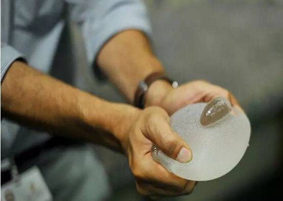 隆胸填充物引发癌症被召回,未流入市场前没做过相关安全检测吗?