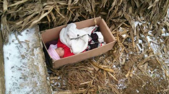 青岛一垃圾桶上,惊现一名女婴,背后究竟有什么难以启齿的艰难?