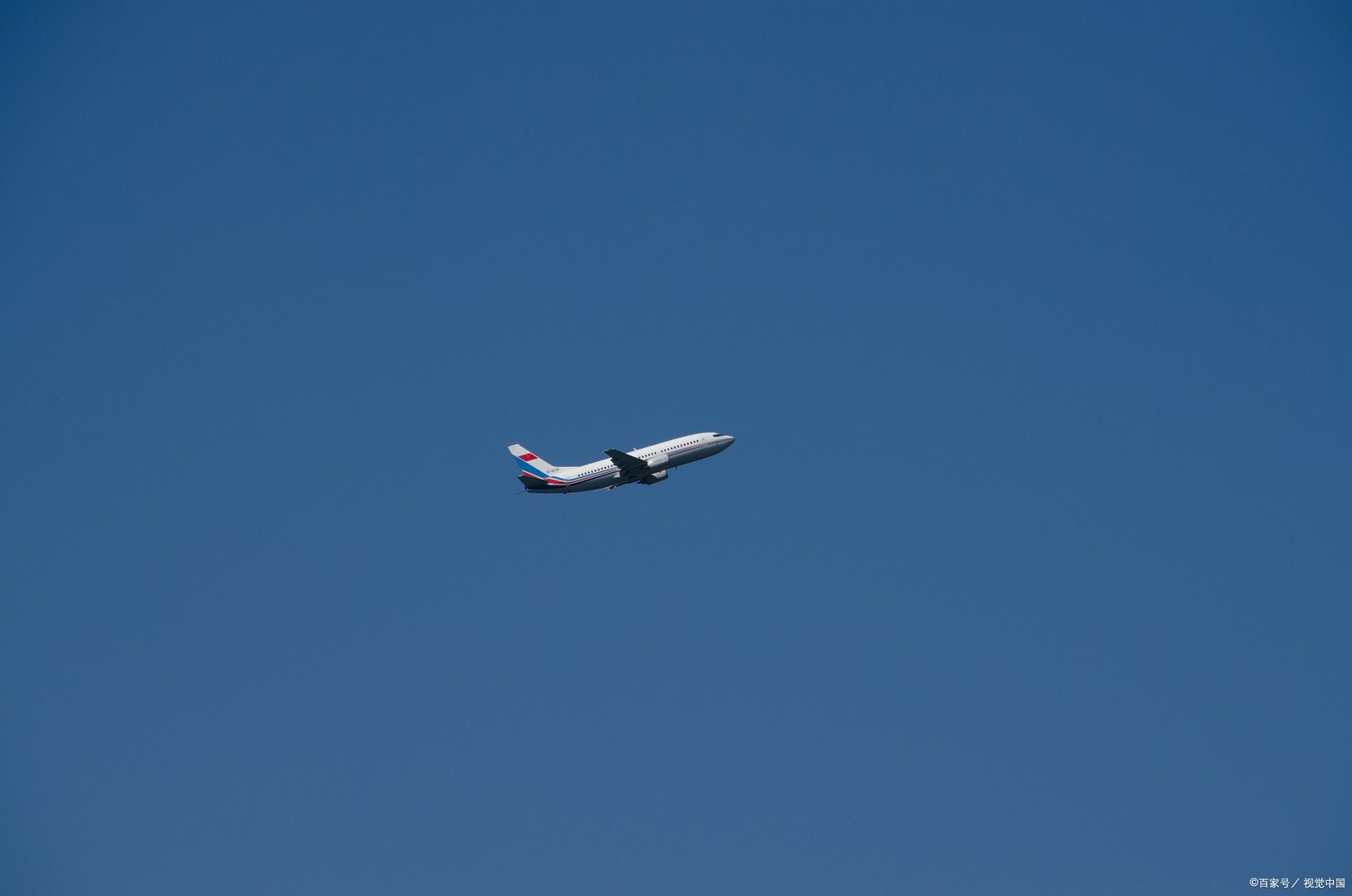 MU5735坠机现场发现的哆啦A梦,背后有着怎样的故事?