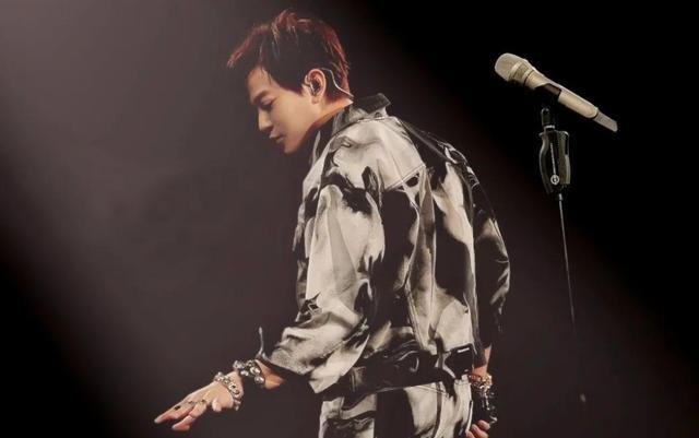 香港歌手陈晓东,为何会沦为十八线艺人?