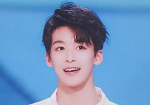 何洛洛为违反交通法规道歉,到底是怎么回事?