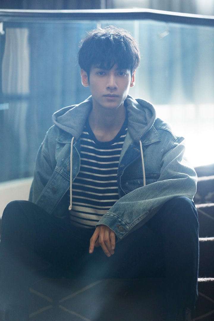 罗云熙发文谴责跟车跟拍者,他具体都说了什么?