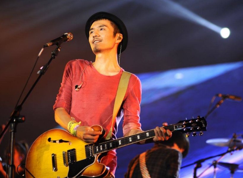 朴树离婚了,被曝恋上某一线女星,路边低调抽烟无人识,吴晓敏对她不好吗?