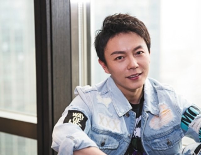 饰演李连杰儿子的谢苗，长大后娶了仙剑里的圣姑，如今怎么样？