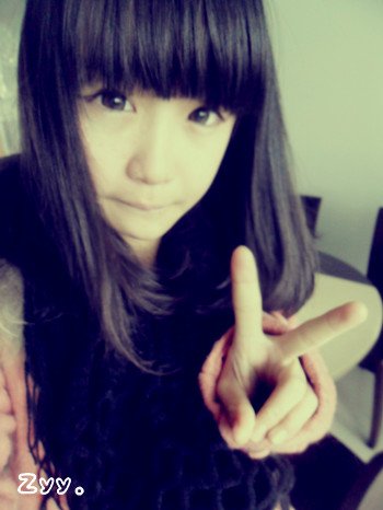 求张依依和赵誉博的图片。越多越好。