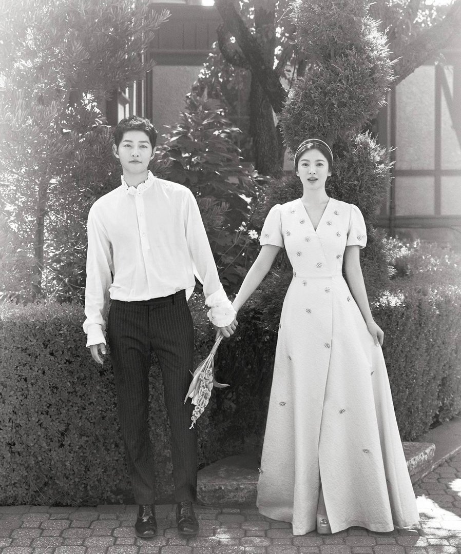 宋仲基和宋慧乔结婚婚纱照好看吗？