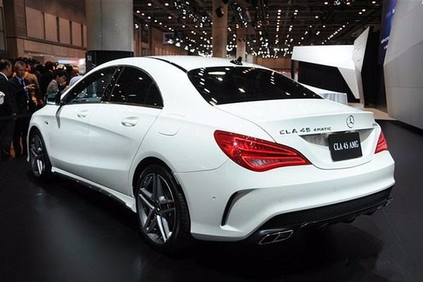 奔驰女车主于西安利之星高管的对话,到底谁强谁弱?