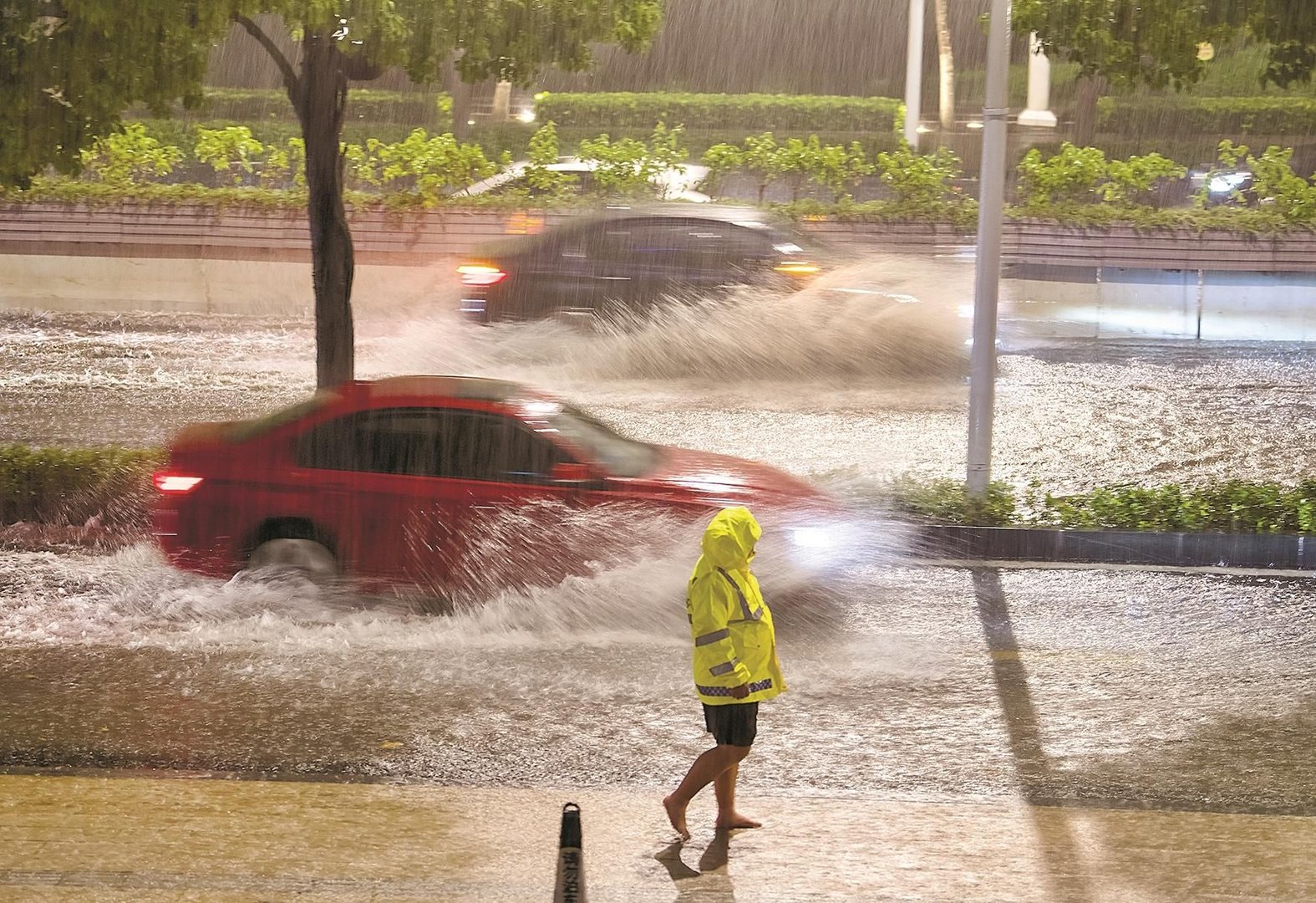 湖北暴雨后上万件包裹被淹，给商户造成了多大的经济损失？