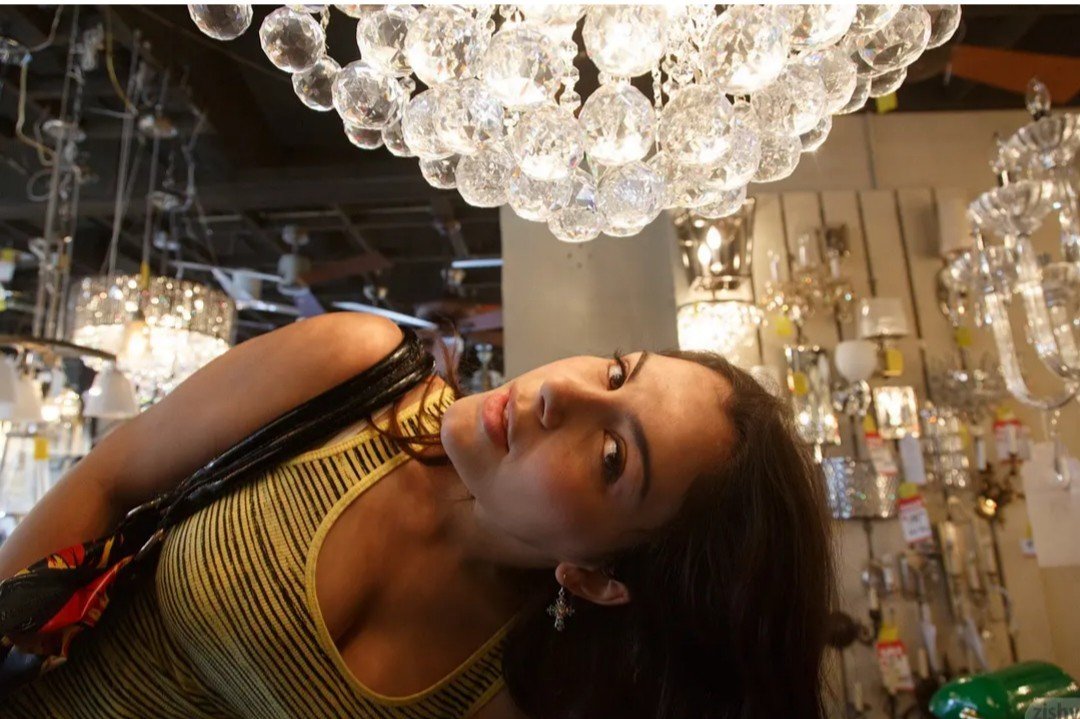 凭身材火遍巴西，男友也帅的令人嫉妒，维密首位22岁变性模特有何故事？