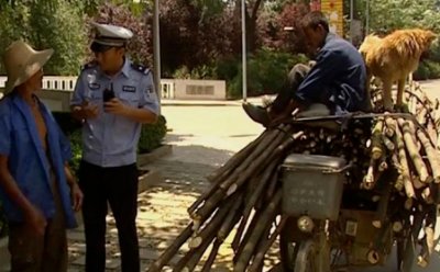 现实版《活着》,将余华笔下富贵的人生照进了现实,背后有着怎样的辛酸?