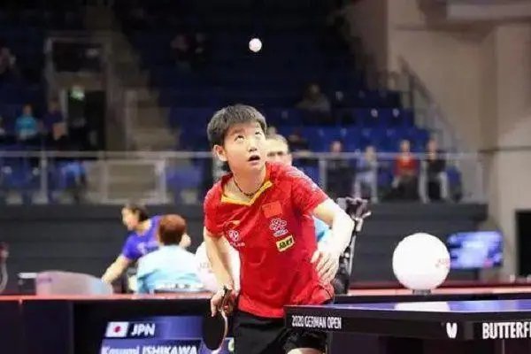 孙颖莎蝉联乒超联赛MVP，她能获得这样的成绩背后付出哪些努力？