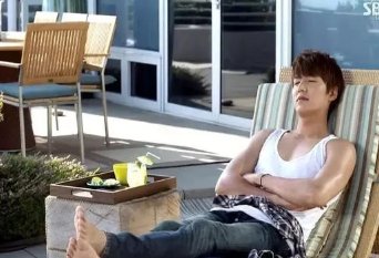 李敏镐在《继承者们》中的造型有何特点?