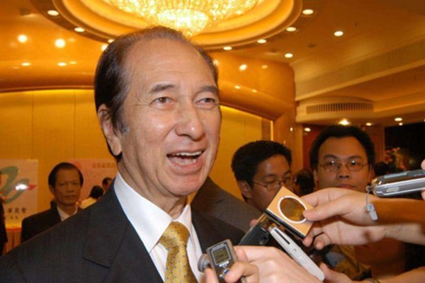 赌王神秘儿子何猷邦,28岁连遗产都不争,生母真的是四太?