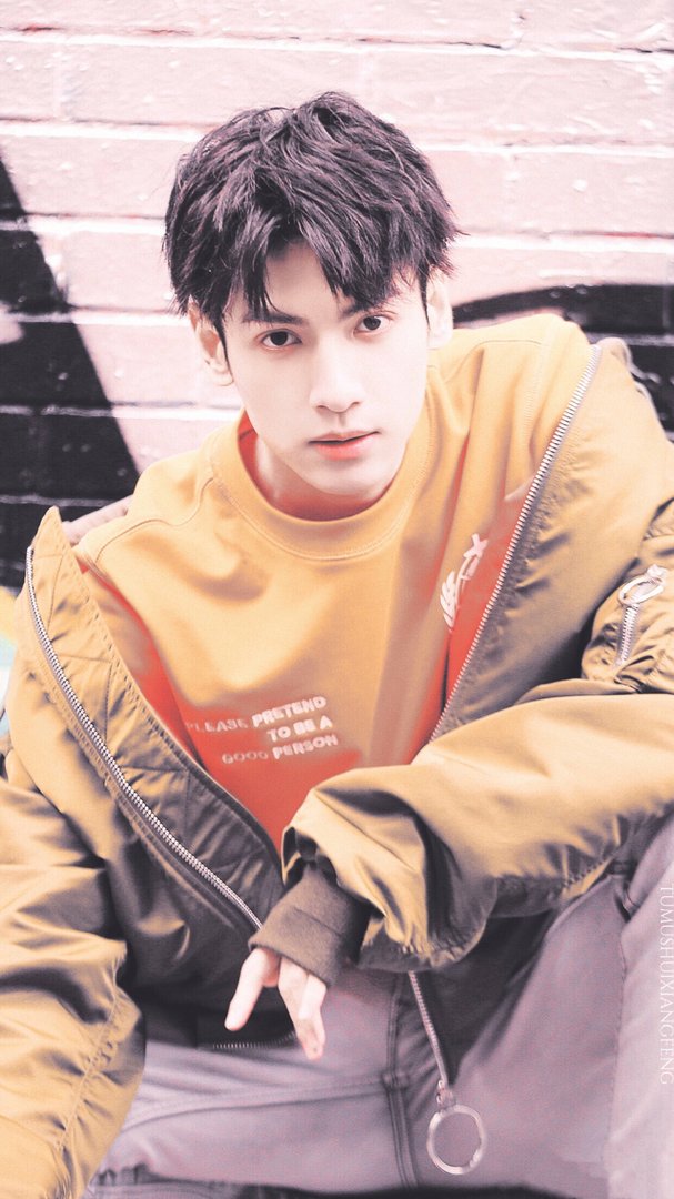 罗云熙发文谴责跟车跟拍者,他具体都说了什么?