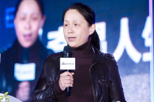 杨超越为何在网上被大家称为“驯龙高手”?