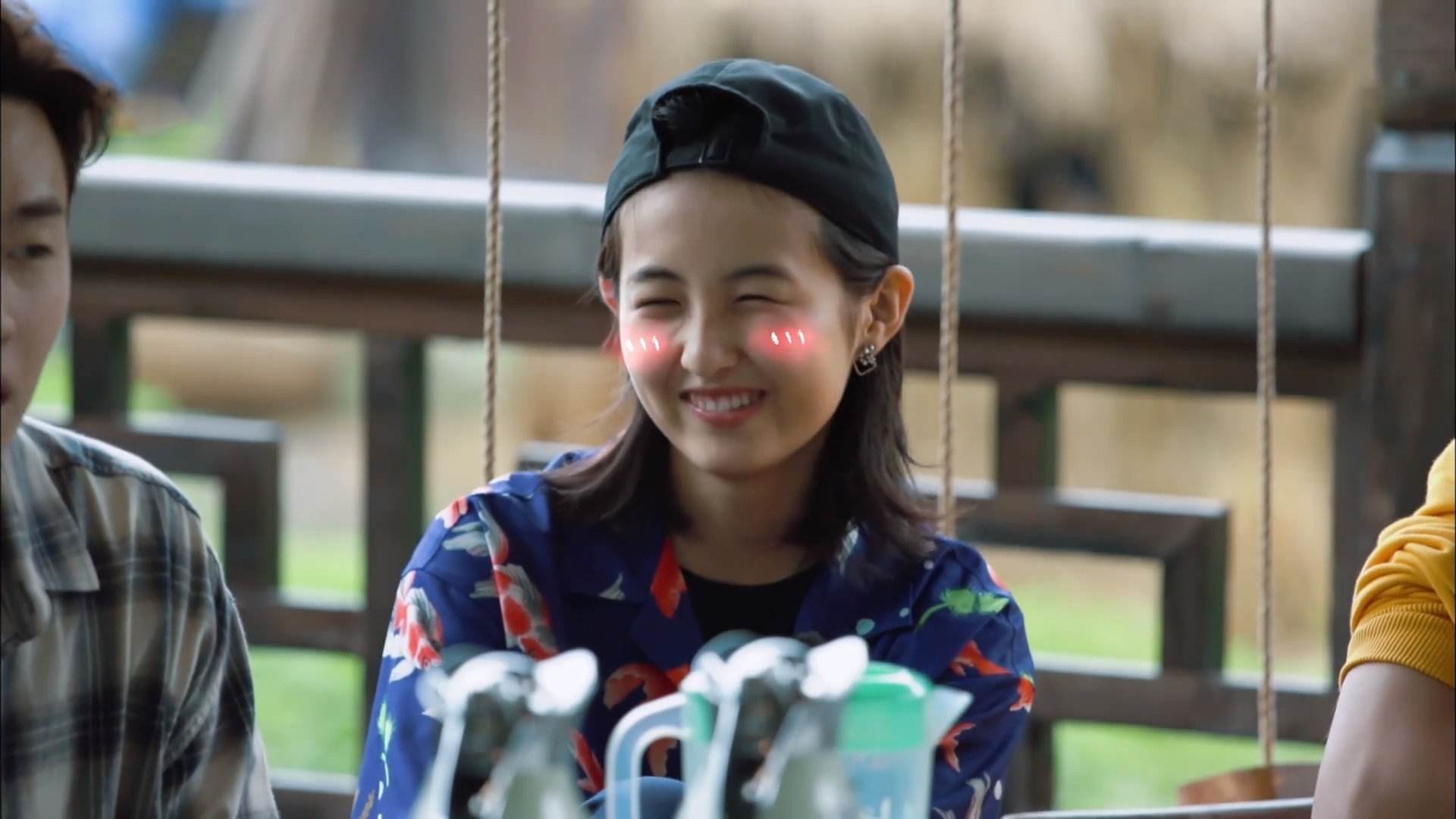 张子枫被称为人间天使，她做过哪些暖心的事？