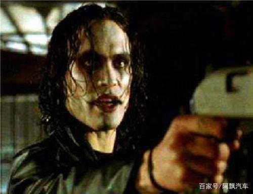 27年前,那个对李国豪开出致命一枪的美国演员迈克尔,后来怎样?