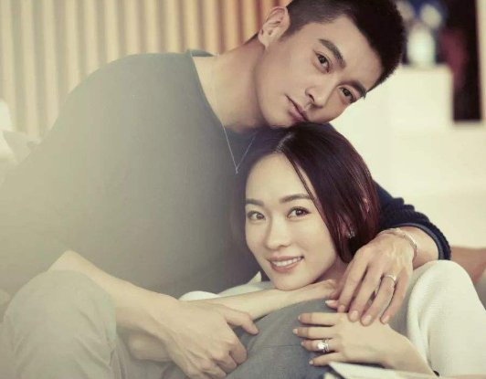 杜江把霍思燕搂在怀里挡风，这样爱情是你想要的吗？