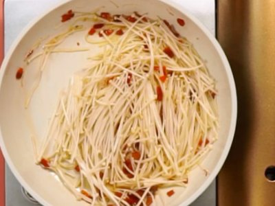 炒金针菇的家常做法