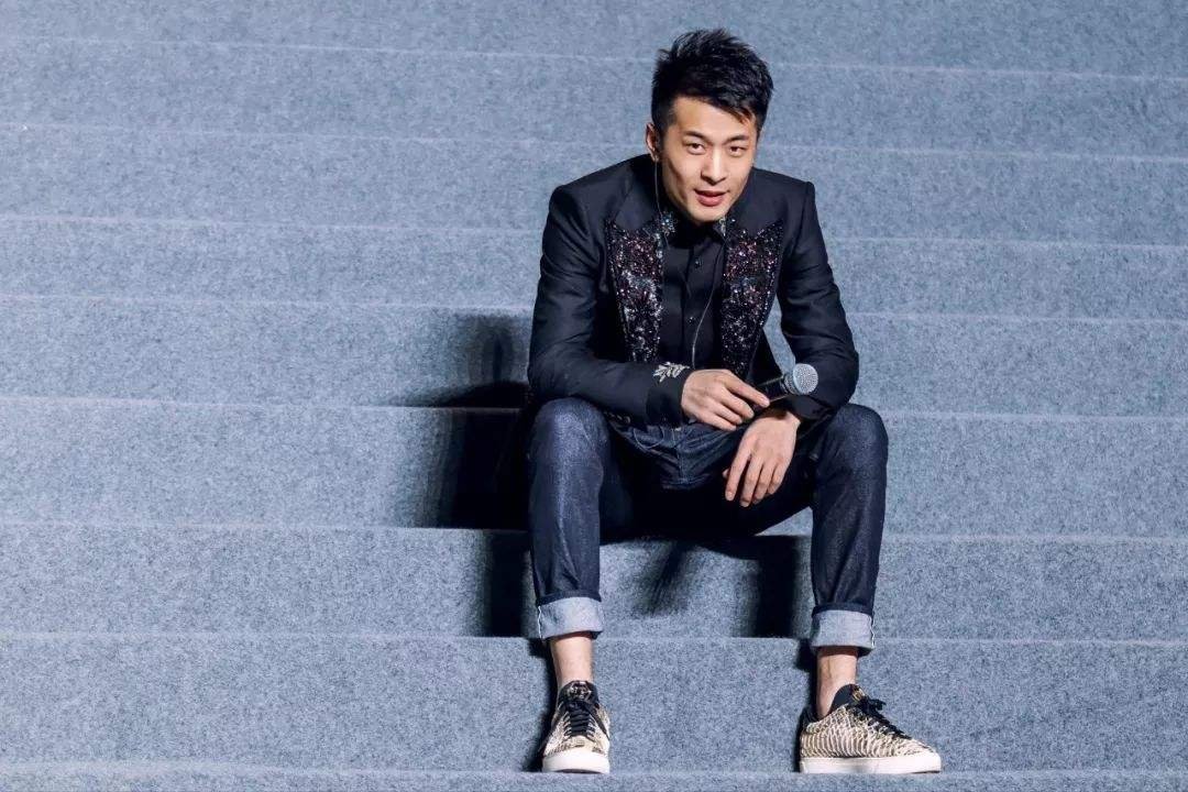 辛巴糖水燕窝曝光者被骂致抑郁,辛巴是否该为此负责?