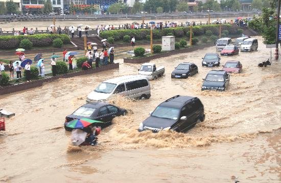 湖北暴雨后上万件包裹被淹,给商户造成了多大的经济损失?