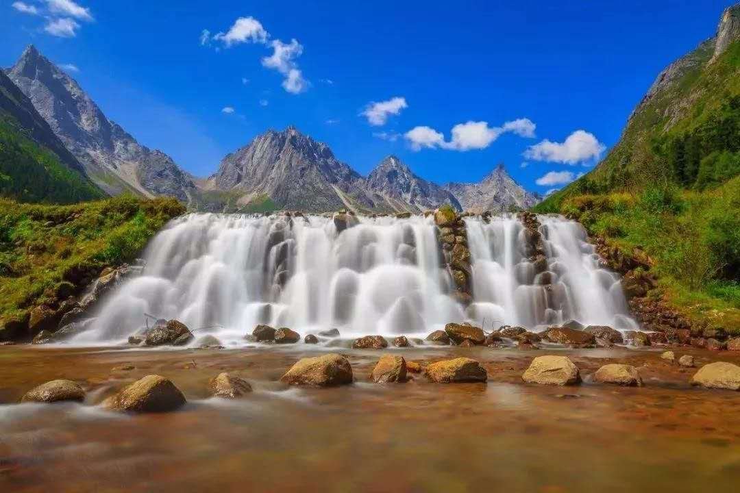 国庆中秋超500家景区免费或打折,如何看待此事?