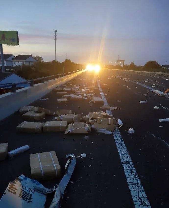 东台市委就十吨猪肉遭哄抢致歉,这是他们的责任吗?