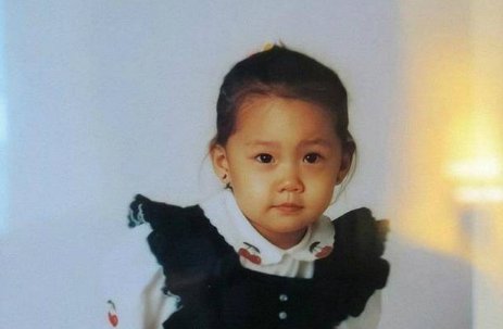 少女时代林允儿,晒青龙电视剧大赏认证照,丰满身材很抢眼!如何看?