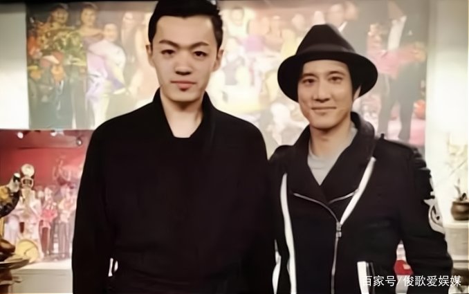 他五十三岁得子，第一次结婚是和学生李谷一，二婚是位音乐教授，他是谁呢？