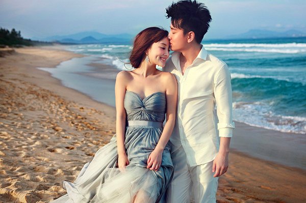 李小璐秀一字马,欲重新出现在人们的视线中,为何贾乃亮却一直没有什么动静?