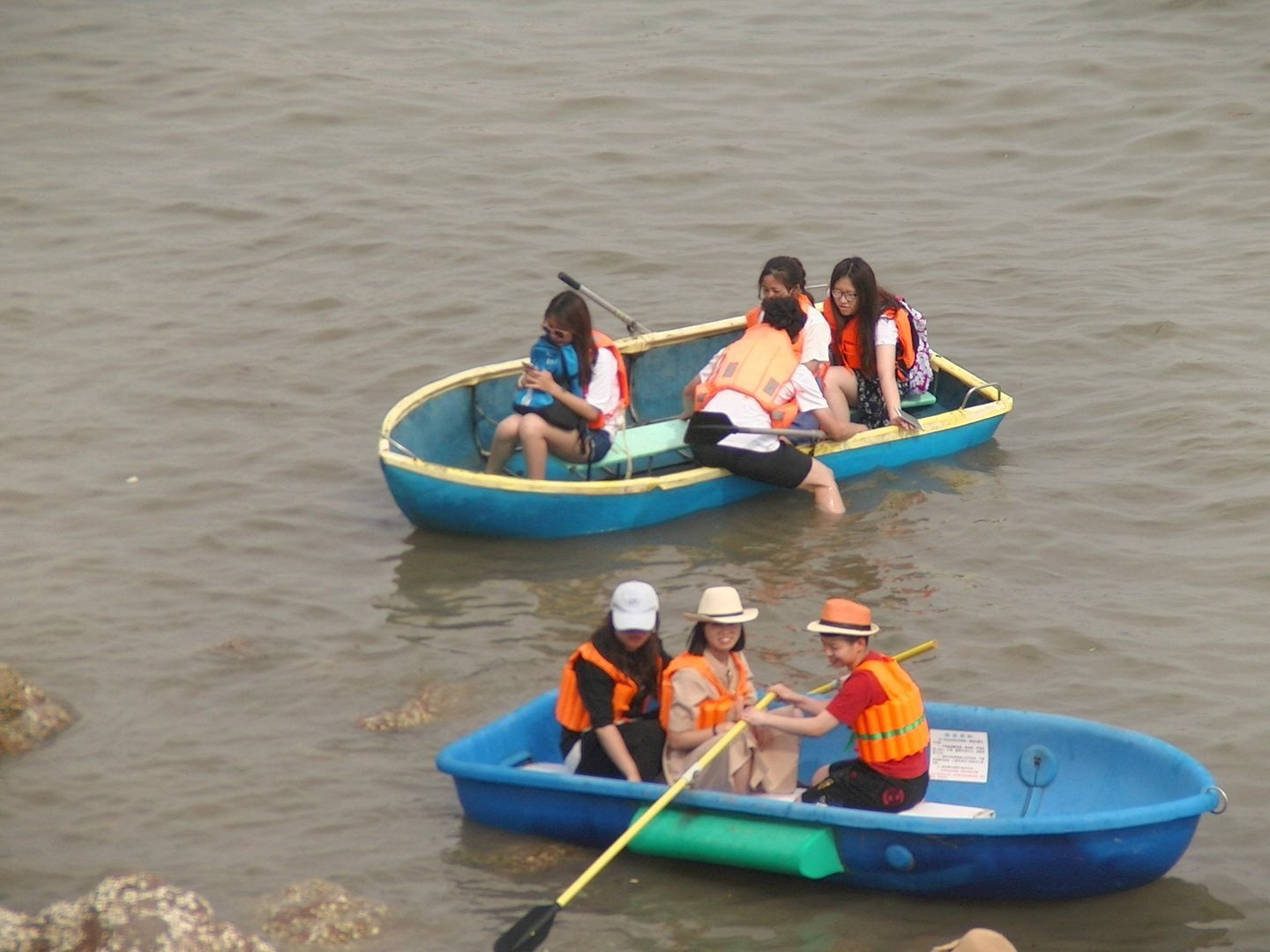 网红偷救生艇作秀谎称救人,警方介入,当事人将会面临什么处罚?