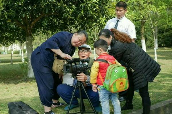 “为爱一路追到重庆”,香港名导余积廉和蒋雪梅的爱情之路究竟是怎样的?
