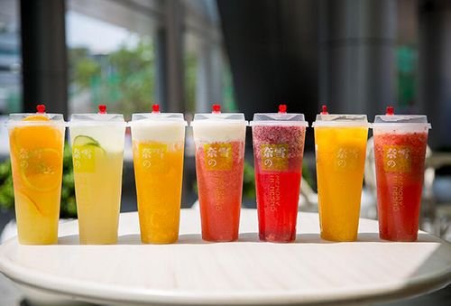 你如何看待新华社记者卧底奈雪的茶打工这件事?