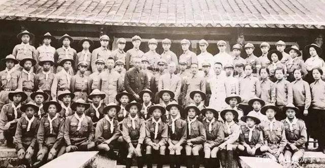 新加坡推行20元新钞,背面印8位先驱人物,为何上面有位中国人?