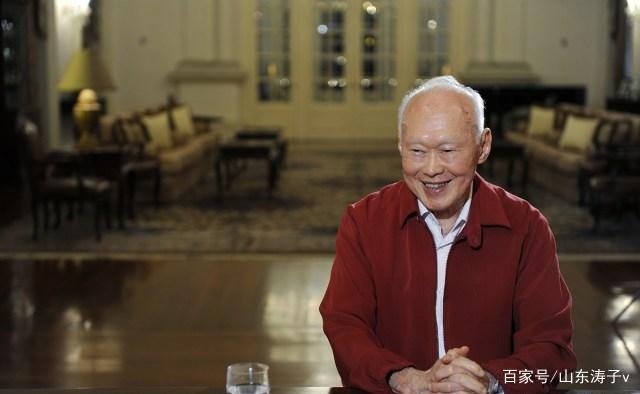 新加坡推行20元新钞,背面印8位先驱人物,为何上面有位中国人?