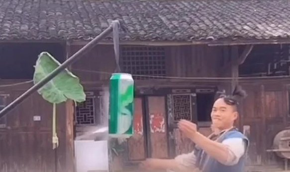 小伙飞针刺木板、5米外扑克牌切易拉罐,难道《葵花宝典》真的存在?