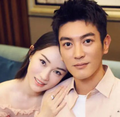 杜江把霍思燕搂在怀里挡风,这样爱情是你想要的吗?