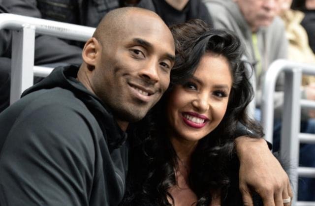 科比正式进入名人堂，是谁代他在篮球名人堂颁奖典礼演讲？