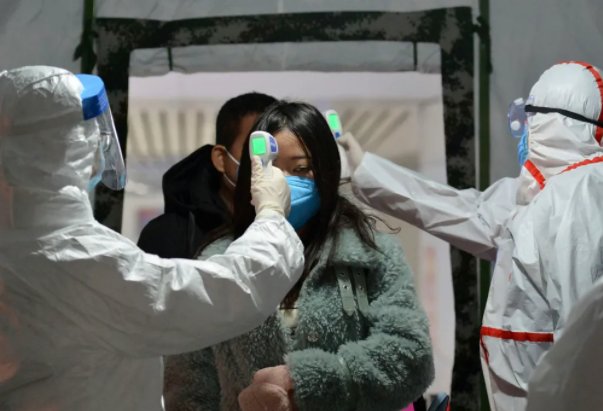 北京一感染者3次上公厕，引发近40人感染，新冠的传染途径有哪些？